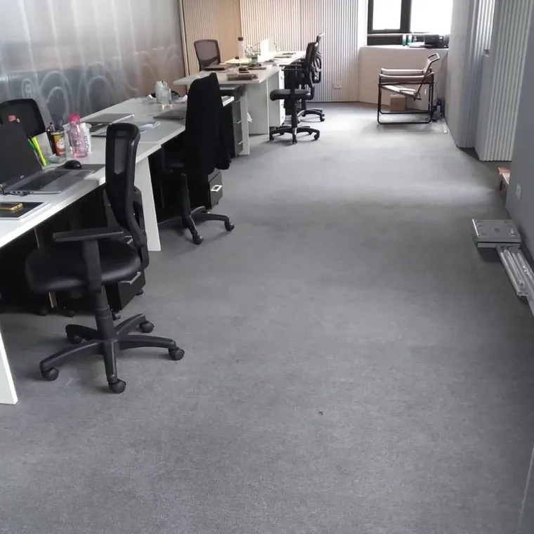 Carpete de escritório depois da limpeza com extratora da Xclean90