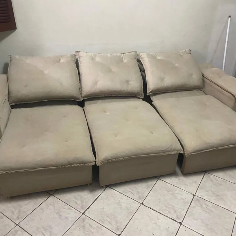 O mesmo sofá retrátil depois da higienização da Xclean90