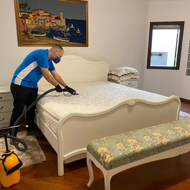 Higienização de colchão de casal feita pela Xclean90 em Campinas